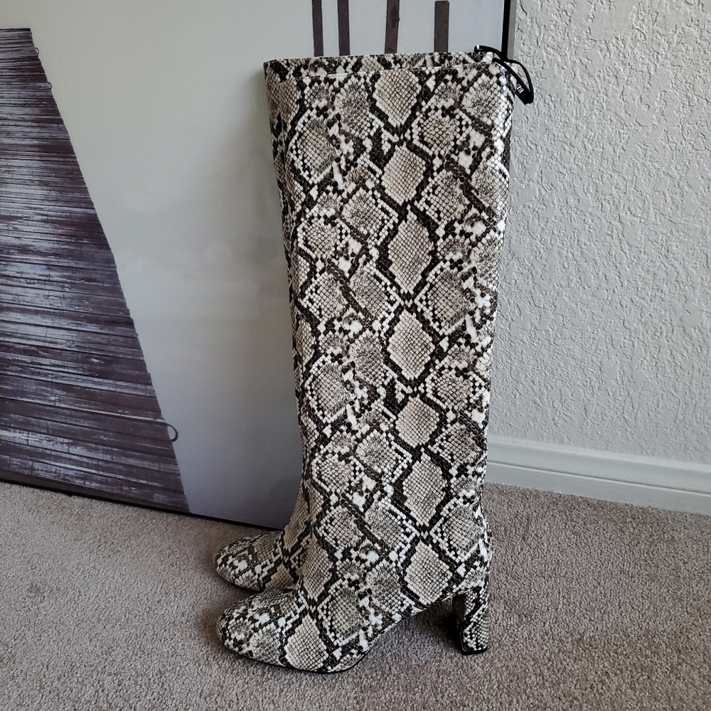 Last one! Zara * Snakeskin Print Knee High Heeled Boots - Picture 13 of 16